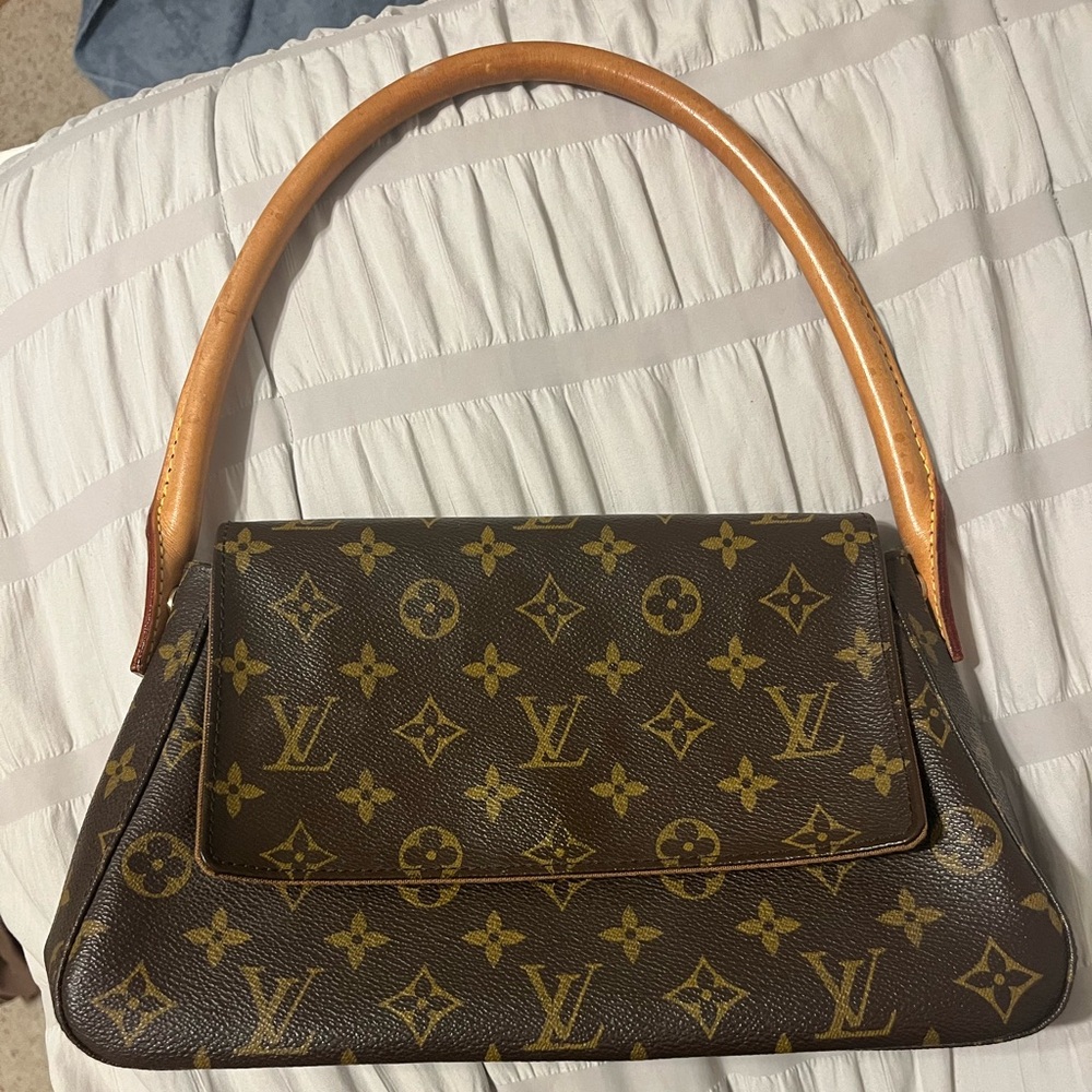 Louis Vuitton monogram looping handbag